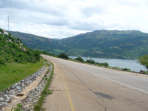 Maguga dam and road down up.jpg